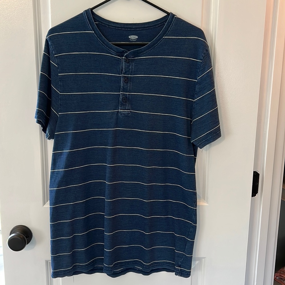 navy blue with white stripes three quarter button old navy mens tshirt medium